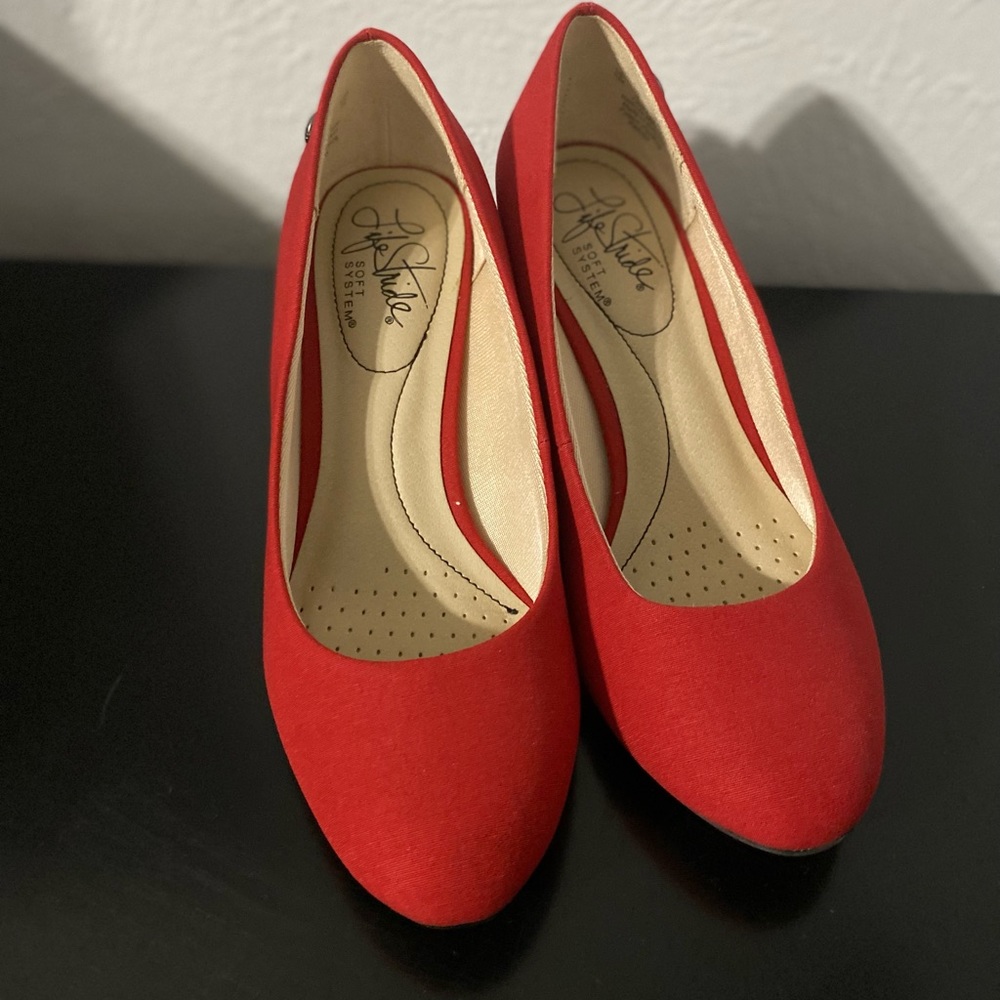 Red LifeStride pumps - Picture 2 of 6
